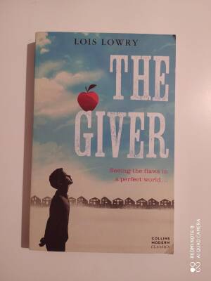 The Giver Yazar: Lois Lowry - 1